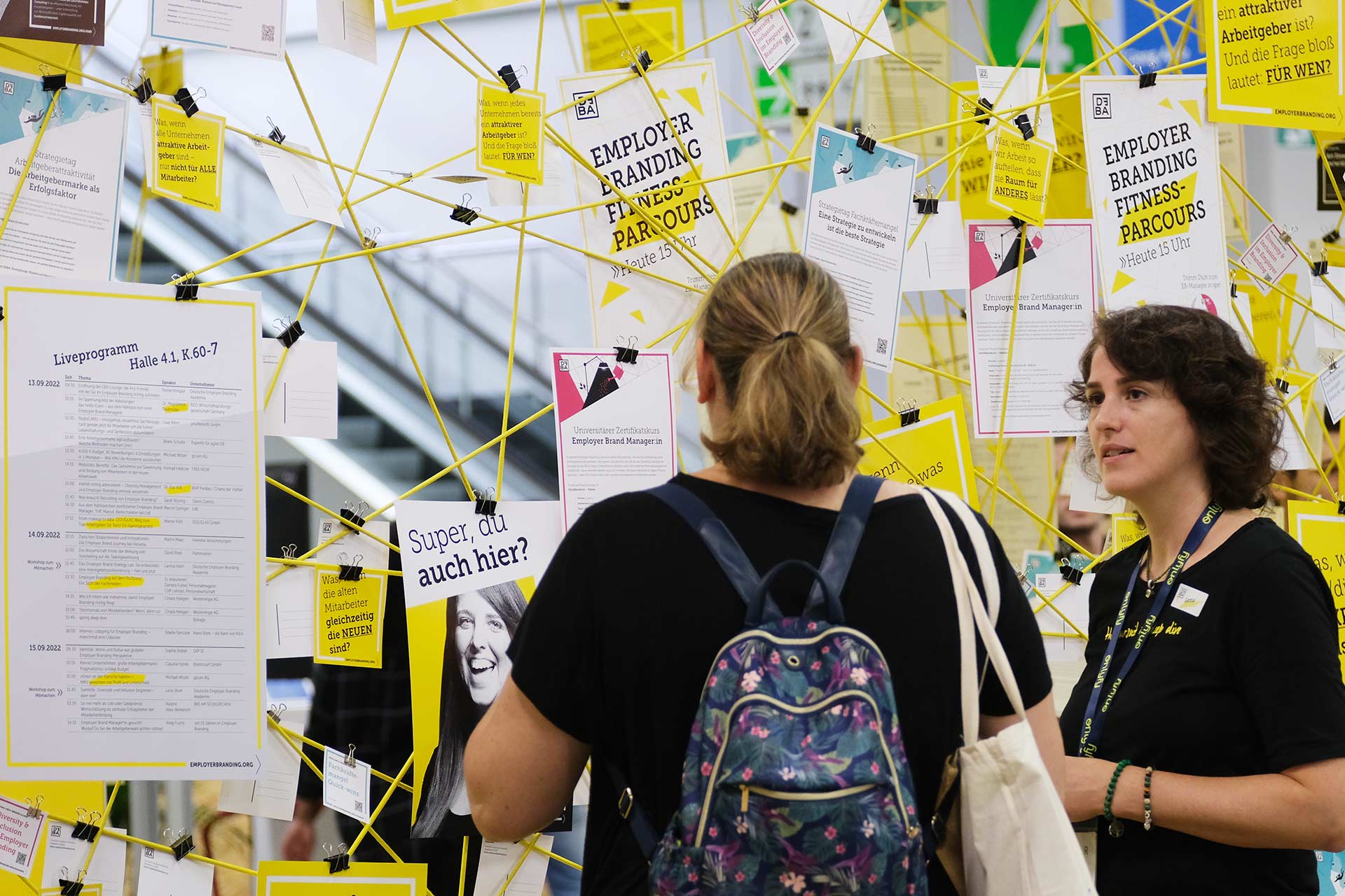 Angeregter Austausch am DEBA-Stand